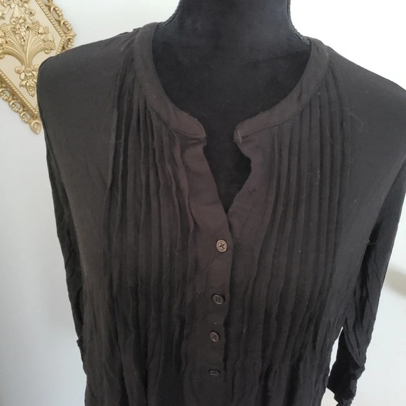 Simply Emma black pleated front top. - Picture 3 of 7